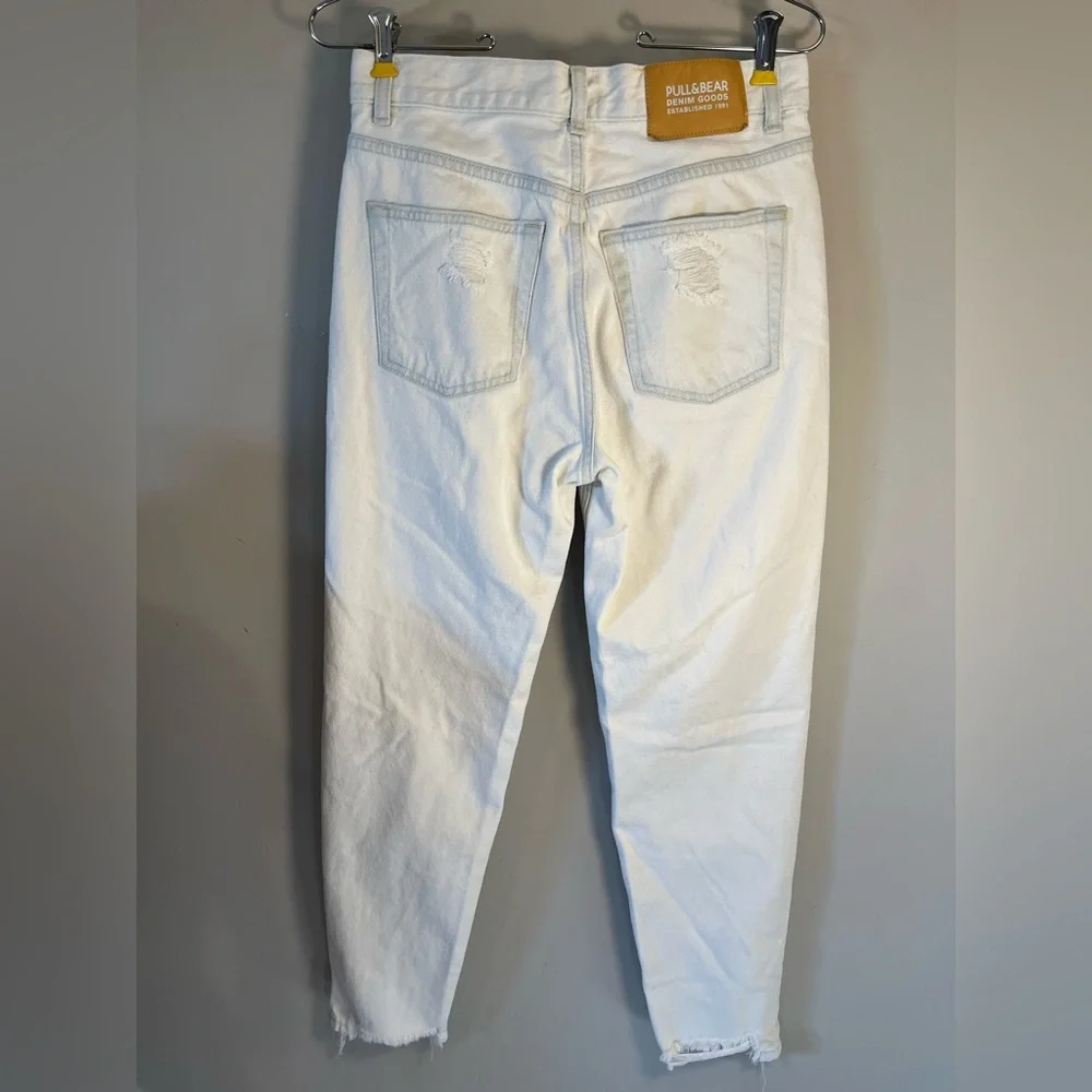 Pull & Bear White Distressed High Waist Boyfriend Jeans Size 27